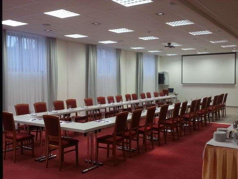 Hotel Horal Rožnov pod Radhoštěm Instalações foto